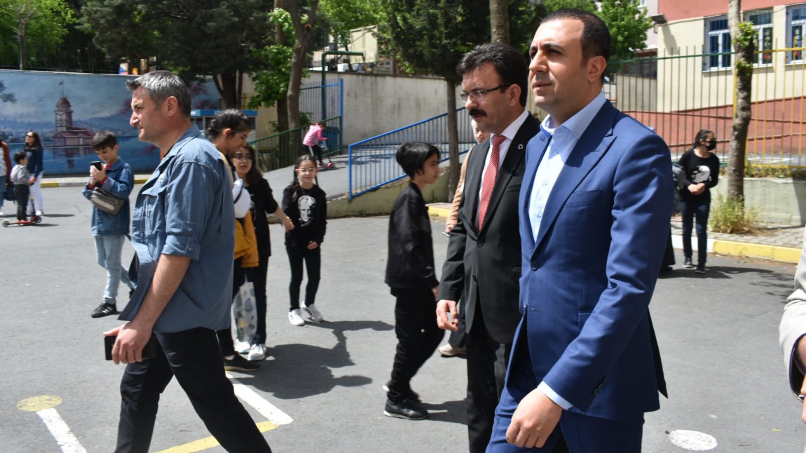 Değerli Küçükçekmece Kaymakamı Turan BEDİRHANOĞLU ve İlçe Milli Eğitim Müdürü Murat GÖZUDOK okulumuzu ziyaret etti.